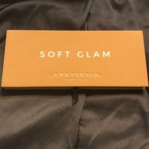 Anastasia Soft Glam Palette
